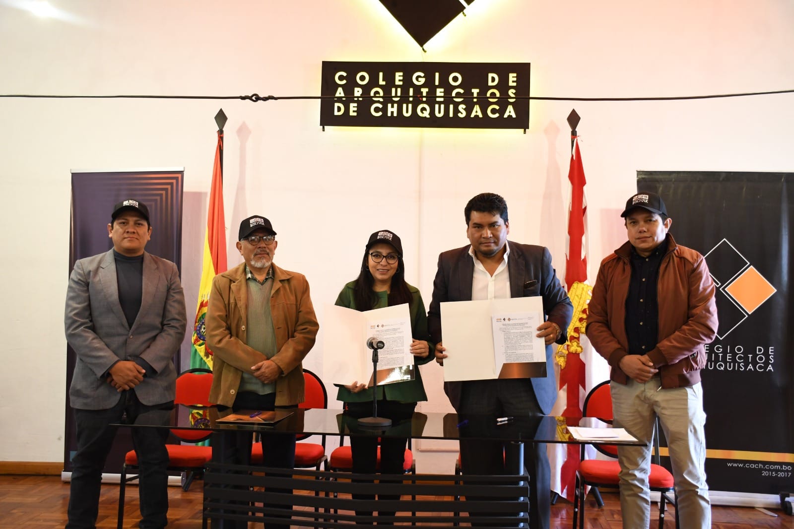 Firma de Convenio entre el Colegio de Arquitectos Chuquisaca y la DPB